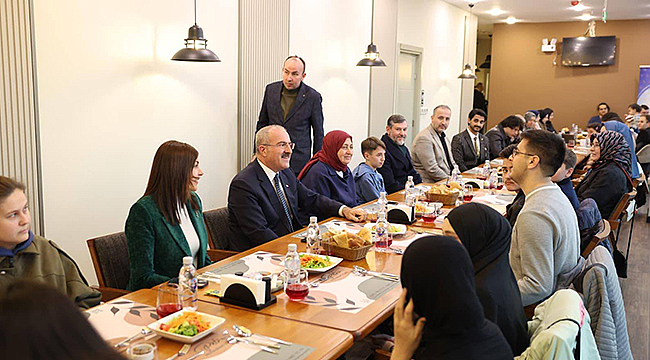 VALİ TORAMAN ÖĞRENCİLERLE İFTAR PROGRAMINDA BULUŞTU