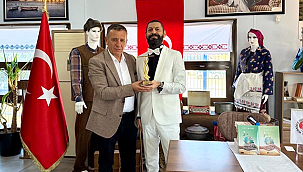 AKİF MANAF'A BÜYÜK MÜBADELE DERNEĞİ'NDEN EVRENSEL KARDEŞLİK VE BARIŞ ÖDÜLÜ