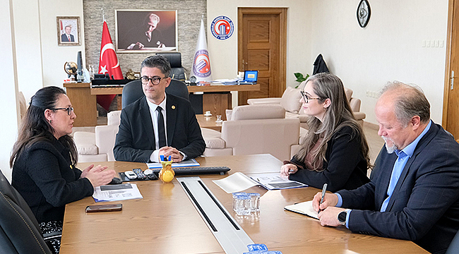 AVUSTRALYA KONSOLOSU WAUCHOPE'TAN ÇOMÜ REKTÖRÜ ERENOĞLU'NA ZİYARET