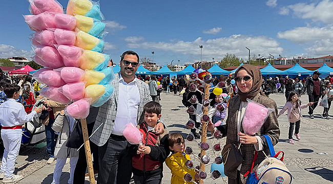 "BALONLAR, ŞEKERLER BİZDEN, EĞLENMEK SİZDEN ÇOCUKLAR"