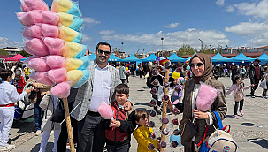 "BALONLAR, ŞEKERLER BİZDEN, EĞLENMEK SİZDEN ÇOCUKLAR"