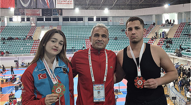 ÇANAKKALE ATEŞİ SPOR KULÜBÜ'NDEN TÜRKİYE KİCK BOKS ŞAMPİYONASI'NDA BÜYÜK BAŞARI