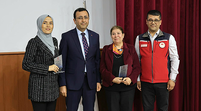 ÇEVREYE KATKI SAĞLAYAN PERSONELE PLAKET