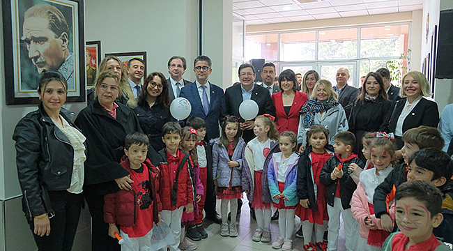 ÇOMÜ'DE "CUMHURİYET'E AÇILAN YÜZ" ATATÜRK POSTERLERİ SERGİSİ AÇILDI