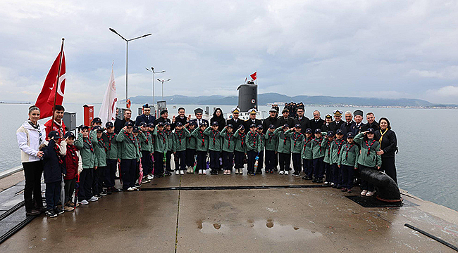 DUMLUPINAR DENİZALTISI ŞEHİTLERİ TÖRENLE ANILDI