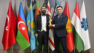 DÜNYACA ÜNLÜ YAZAR AKİF MANAF'A KÜRESEL BİLİNÇ VE BARIŞ ÖDÜLÜ VERİLDİ