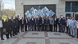 MİLLETVEKİLİ GİDER, ÇANAKKALELİ MUHTARLARI GAZİ MECLİS'TE AĞIRLADI