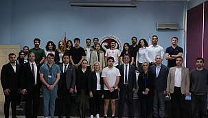 REKTÖR ERENOĞLU TIP FAKÜLTESİ ÖĞRENCİLERİYLE BİR ARAYA GELDİ