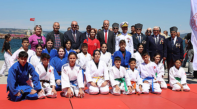 ÇANAKKALE'DE 19 MAYIS COŞKUSU YAŞANDI