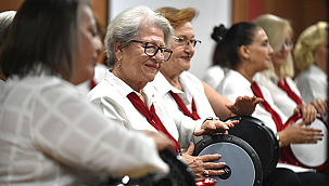 CUMHURİYET KADINLARI RİTİM GRUBU'NDAN ALKIŞ ALAN KONSER