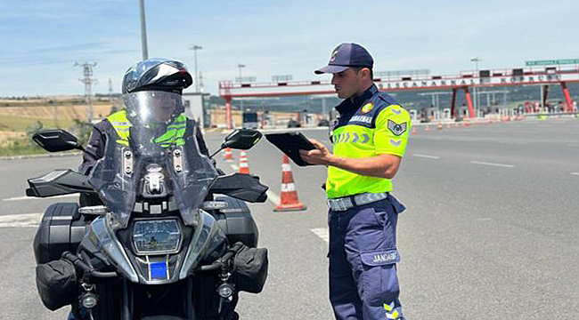 JANDARMADAN TRAFİK DENETİMİ: 4 BİN 576 ARAÇ KONTROL EDİLDİ