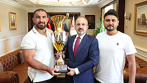 BAŞARILI GÜREŞÇİLERDEN BÜLENT TURAN'A ZİYARET