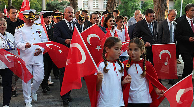 ÇANAKKALE'DE 15 TEMMUZ DEMOKRASİ VE MİLLÎ BİRLİK YÜRÜYÜŞÜ DÜZENLENDİ
