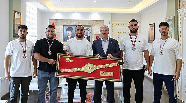 BAŞPEHLİVAN FEYZULLAH AKTÜRK'TEN VALİ TORAMAN'A ZİYARET