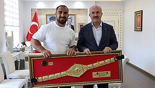 BAŞPEHLİVAN FEYZULLAH AKTÜRK'TEN VALİ TORAMAN'A ZİYARET