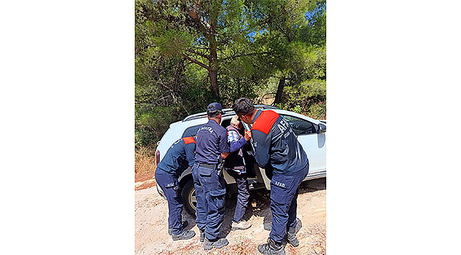 SAZLI KÖYÜNDE KAYBOLAN ALZHEİMER HASTASI YAŞLI VATANDAŞ SAĞ OLARAK BULUNDU