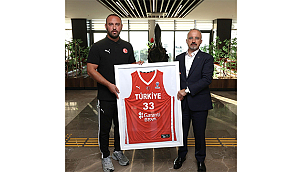 BÜLENT TURAN, MİLLİ SPORCULARLA BULUŞTU