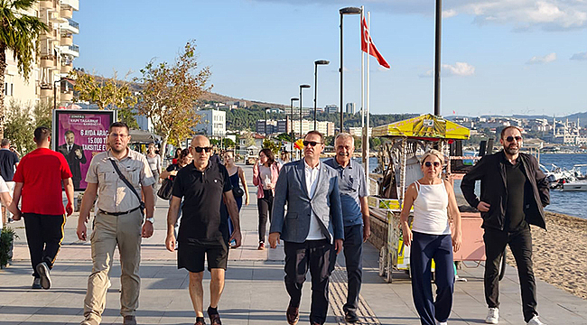 İYİ PARTİ ÇANAKKALE TEŞKİLATI YENİ KORDON'DA VATANDAŞLARLA BULUŞTU