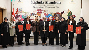 AK PARTİ'DE 5 İLÇEYE YENİ KADIN KOLLARI BAŞKANI
