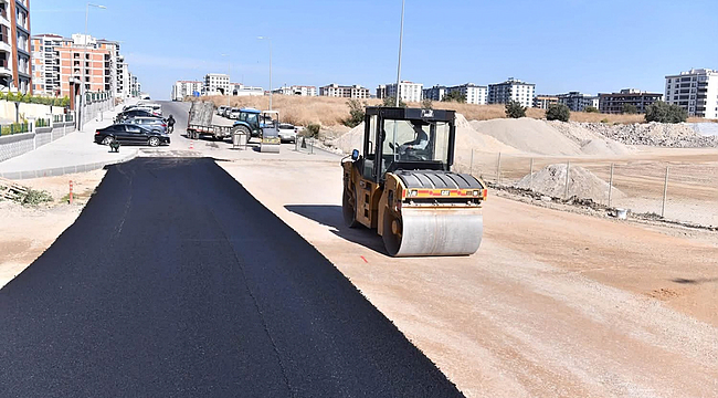 ÇANAKKALE'DE ŞEHİT ÖMER HALİSDEMİR CADDESİ'NDE ASFALTLAMA ÇALIŞMALARI SÜRÜYOR