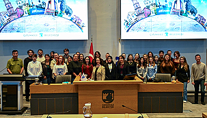 ÇANAKKALE'DE ÜNİVERSİTE ÖĞRENCİLERİNE YAPAY ZEKÂ EĞİTİMİ