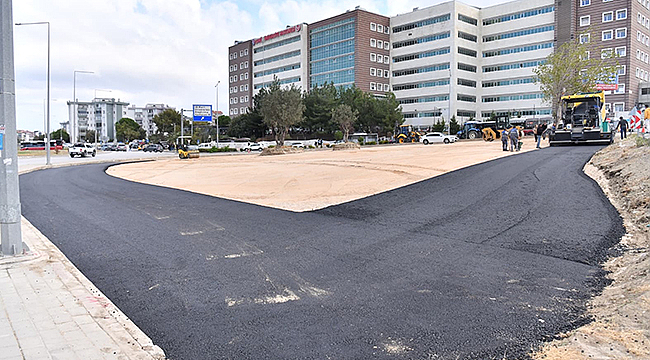 ÇOMÜ HASTANESİ OTOPARK ALANINDA ASFALTLAMA ÇALIŞMASI