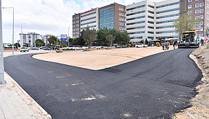 ÇOMÜ HASTANESİ OTOPARK ALANINDA ASFALTLAMA ÇALIŞMASI