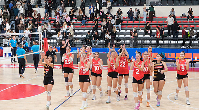 ÇOMÜ SK KADIN VOLEYBOL TAKIMI'NDAN 3-0'LIK GALİBİYET