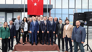 LAPSEKİ BELEDİYESİ'NE ÇÖP KAMYONU HİBE EDİLDİ