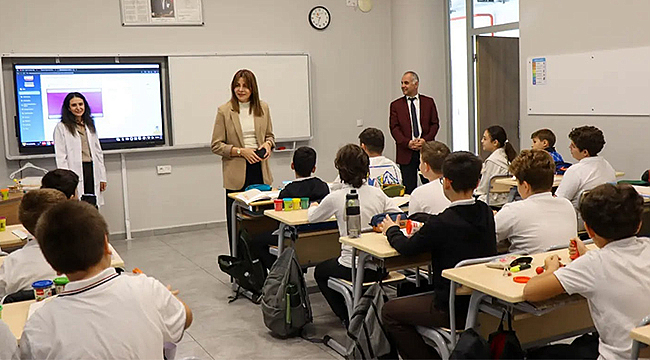 MİNE HAYTA MESLEK ÖĞRETMENLERİ VE ÖĞRENCİLERLE BULUŞTU