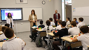MİNE HAYTA MESLEK ÖĞRETMENLERİ VE ÖĞRENCİLERLE BULUŞTU