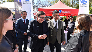 BAŞKAN ERKEK ÜNİVERSİTE ÖĞRENCİLERİYLE BİR ARAYA GELDİ