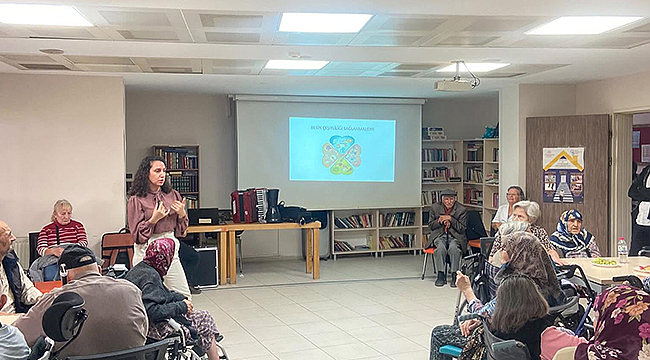 YAŞLILAR GÜNÜ'NDE HUZUREVİNDE ANLAMLI BULUŞMA